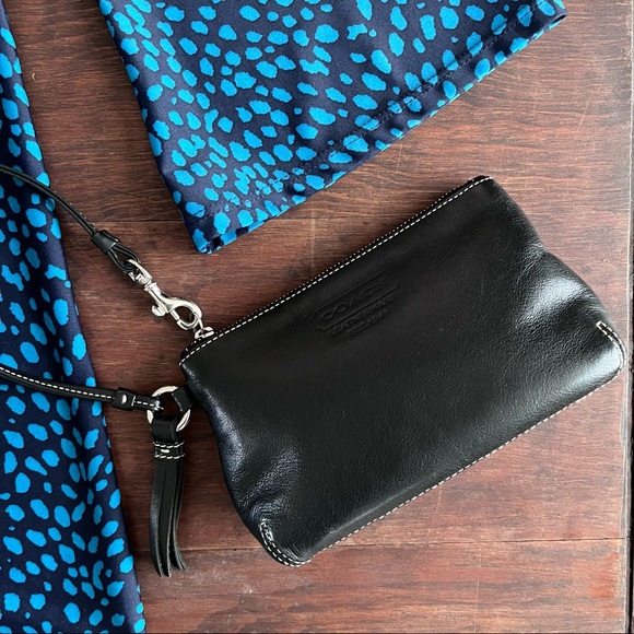 Coach Handbags - COACH WRISTLET BLACK LEATHER 6.5”x 4”